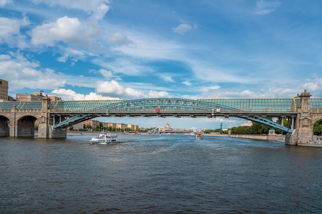 Poesjkin (Andreevsky) brug in Moskou. Navigatie.