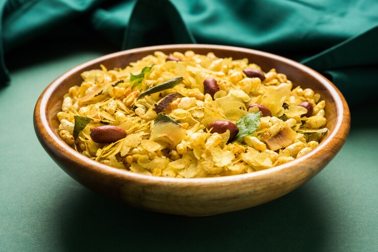 Photo poha chivda or chivada is an indian popular snack. selective focus