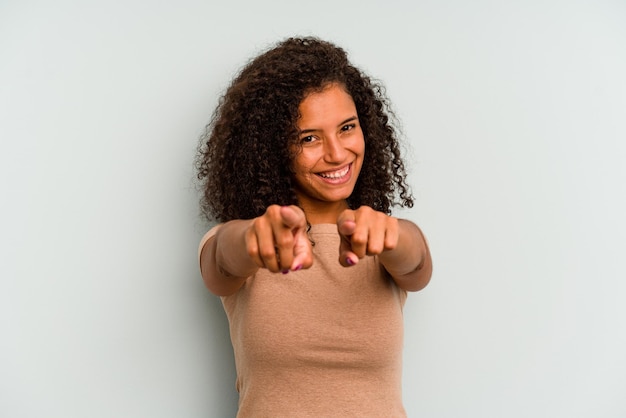 Pointing to front with fingers