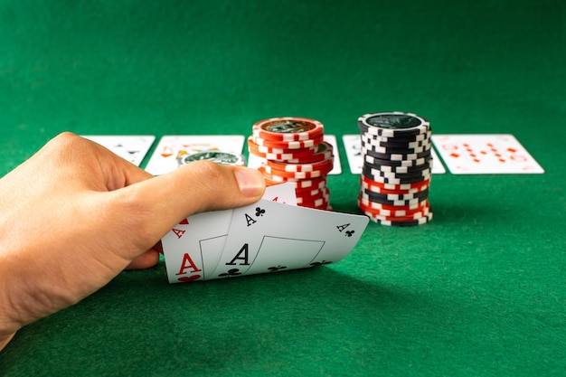 Poker Aces paar en dobbelstenen