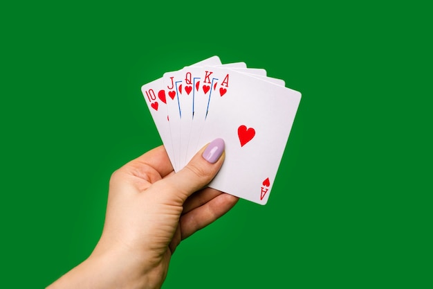 Pokerkaarten op groene achtergrond