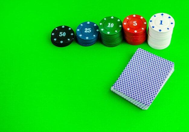 Pokerspel kaarten en fiches