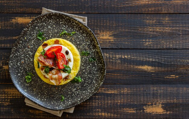 Polenta with mozzarella, bacon and tomatoes