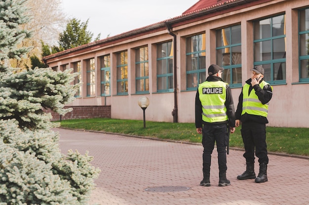 Полицейские стараются обеспечить безопасность на улицах своего города