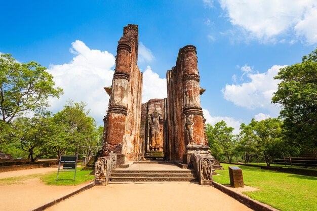 Polonnaruwa Lankathilaka Image House - монолитный дом с изображением Будды, построенный королем Паракрамабаху в Полоннаруве, Шри-Ланка.