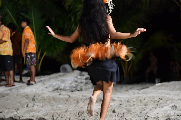 写真 ポリネシアのダンサーのフラの動きの効果