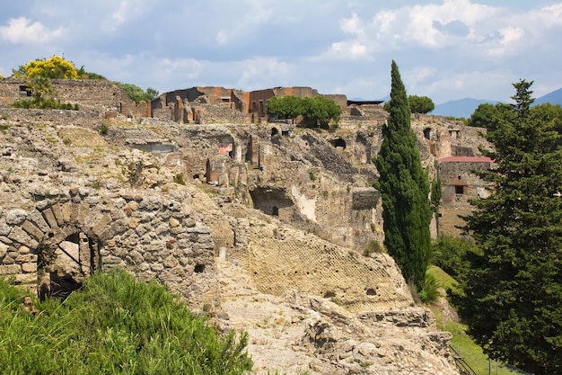 ポンペイ、イタリア、ナポリのローマ時代の遺跡、ヴェスヴィオの腐った