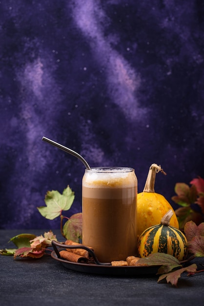 Pompoen latte warme herfstdrank