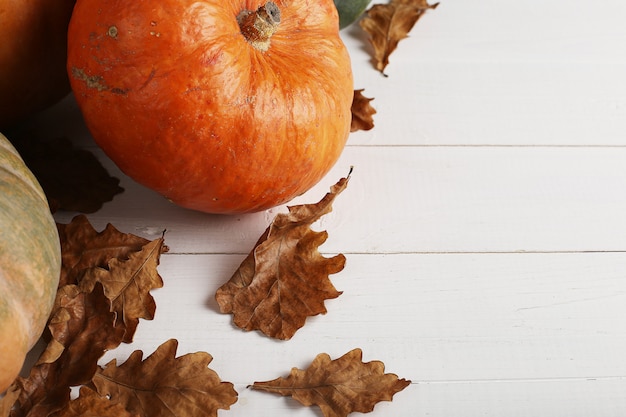 Pompoen op een houten tafel