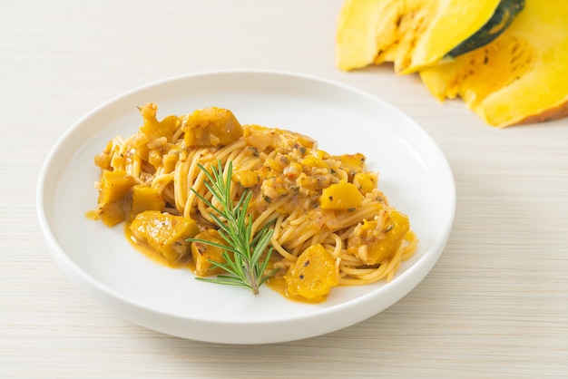 pompoen spaghetti pasta Alfredo saus - veganistische en vegetarische eetstijl