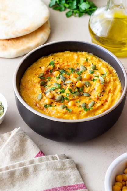 Pompoenhummus met zaden en groenten Gezond eten Vegetarisch eten