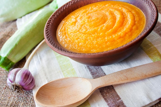 Pompoenkaviaar met knoflook en tomaten