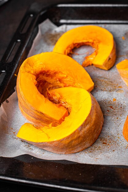 Pompoenschijfje bakken vers gezond voedsel groente portie maaltijd snack op tafel kopieer ruimte voedsel