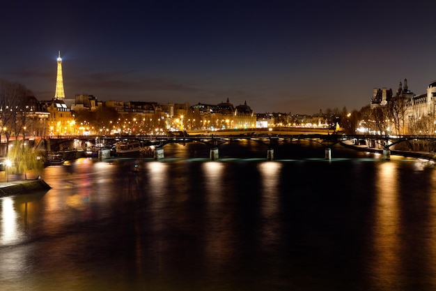 Pont des Arts in Parijs 's nachts