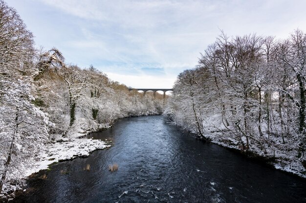 눈이 내리는 웨일즈의 Llangollen 근처 Pontcysyllte Aqueduct