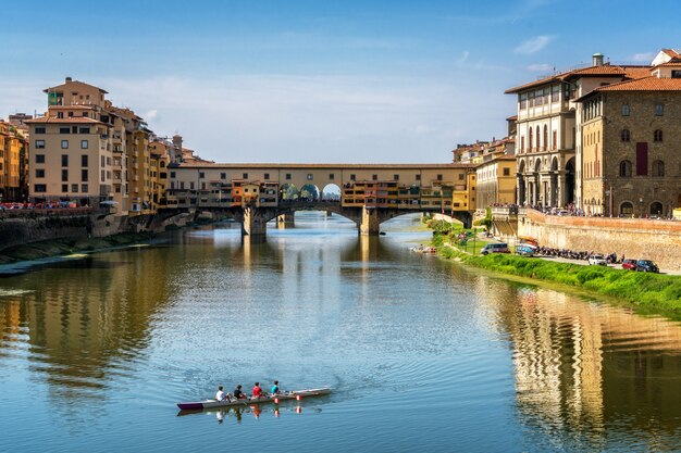 イタリア、フィレンツェのヴェッキオ橋