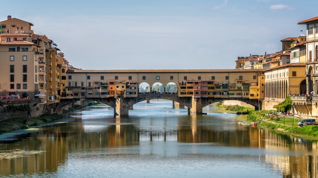 Мост Понте Веккио во Флоренции - Италия