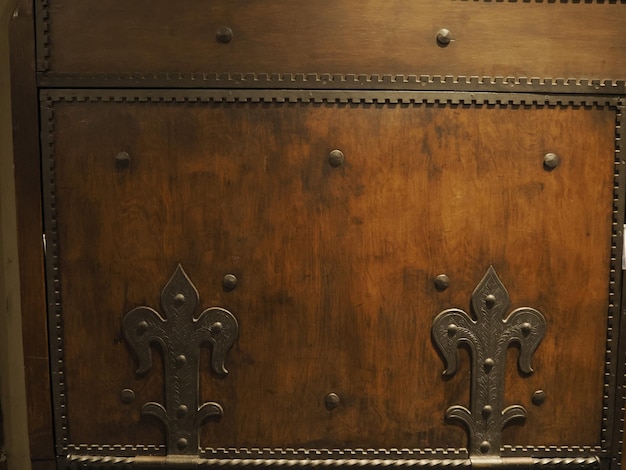 Ponte vecchio bridge jewelry old door