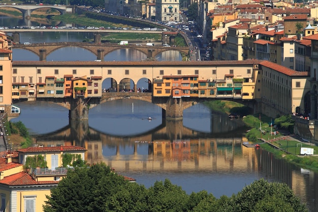 イタリアのフィレンツェにあるヴェッキオ橋