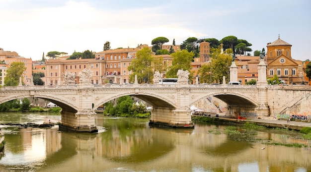 Ponte vittorio emanuele ii a roma italia