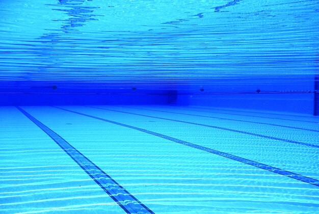 Foto piastrella blu piscina