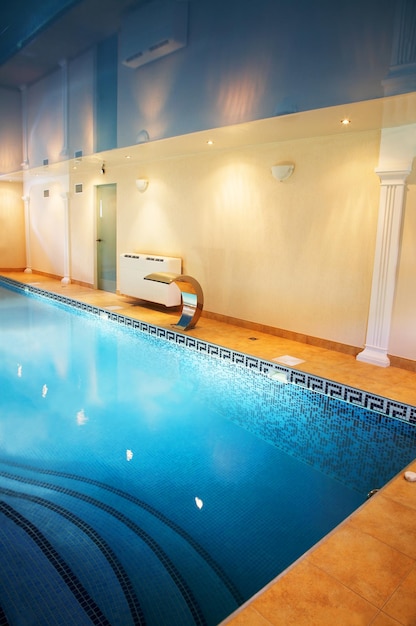 Pool with a mirror ceiling