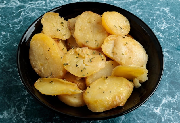 Poor man's potatoes met oregano