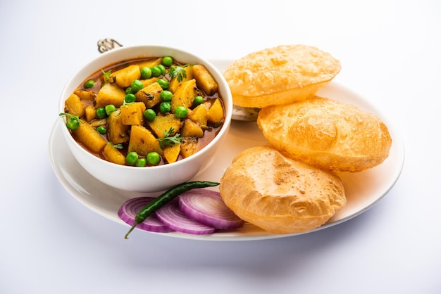 Poori Masala curry of Aloo Sabzi voor Puri