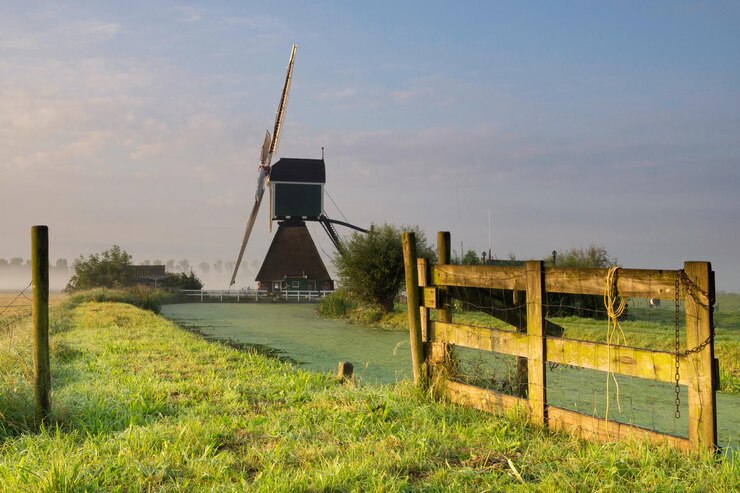 Foto poort voor de windmolen de wingerdse molen in de buurt van het nederlandse dorp bleskensgraaf