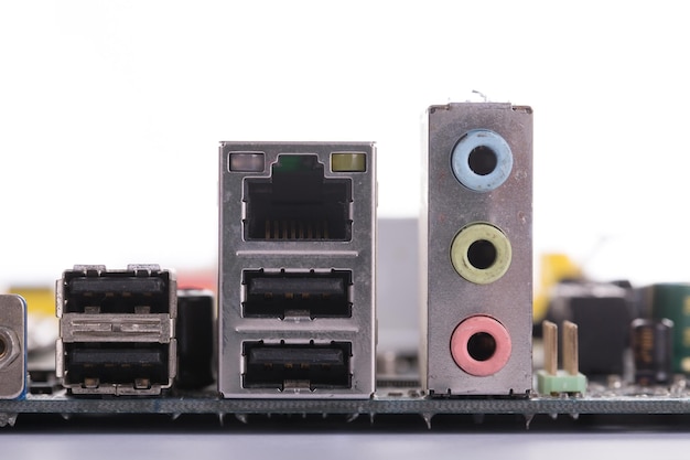 Poorten op moederbord usb 20 lan line in out en microfoon