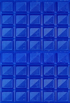Barrette di cioccolato colorate blu cobalto stile pop art surreale per sfondo geometrico astratto