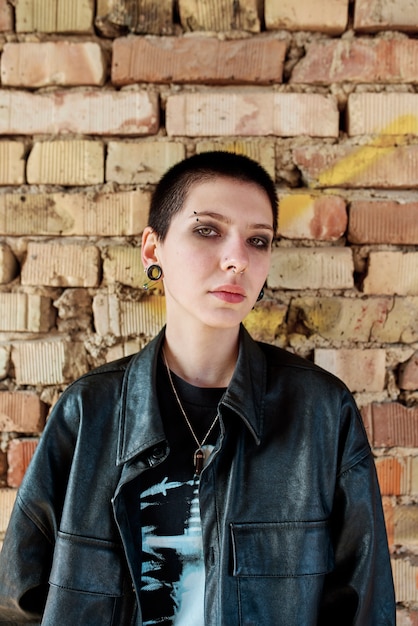 Photo pop punk aesthetic portrait of woman posing inside building