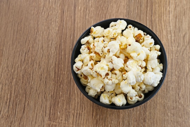 Popcorn een soort hartige snack van maïszaad Geserveerd in een kleine kom geselecteerde focus