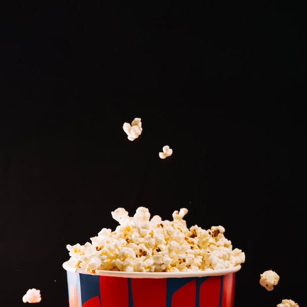 Photo popcorn falling out bucket