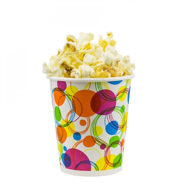 Popcorn in multi-gekleurde feestelijke glas op een witte ondergrond