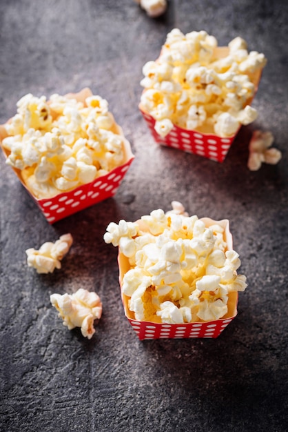 Popcorn in rode polka dot pack