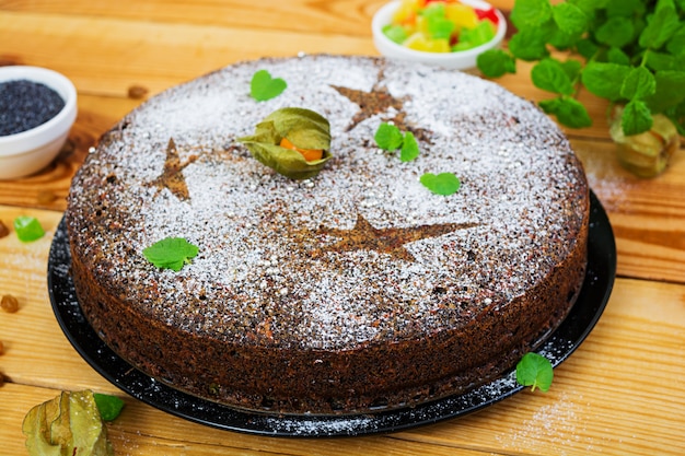 Poppy pie with raisins and candied fruits