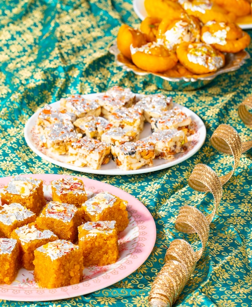 Populair Indisch Zoet Voedsel Suikervrij Droog fruit met Mung Dal Chakki of Chandrakala