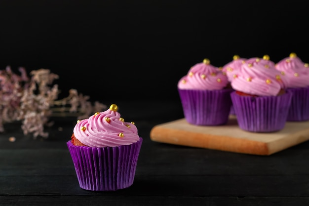 A popular dessert for tea and coffee is butter cream muffins.