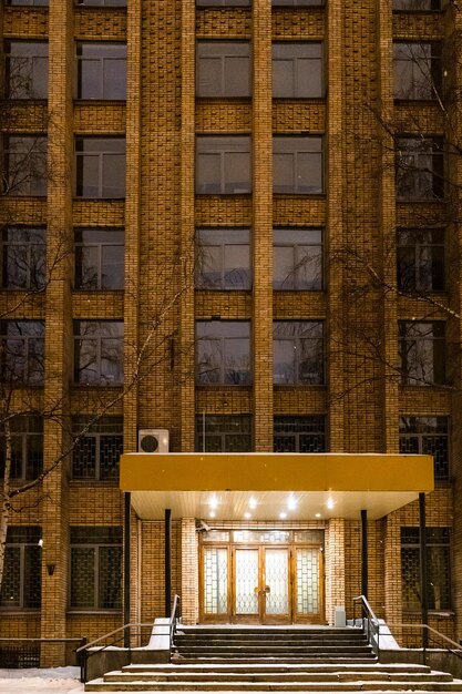 Photo porch and entrance to city building in moscow