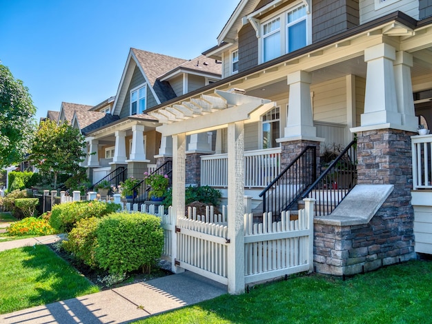 Photo porch and entrance of residential houses in british columbia canada