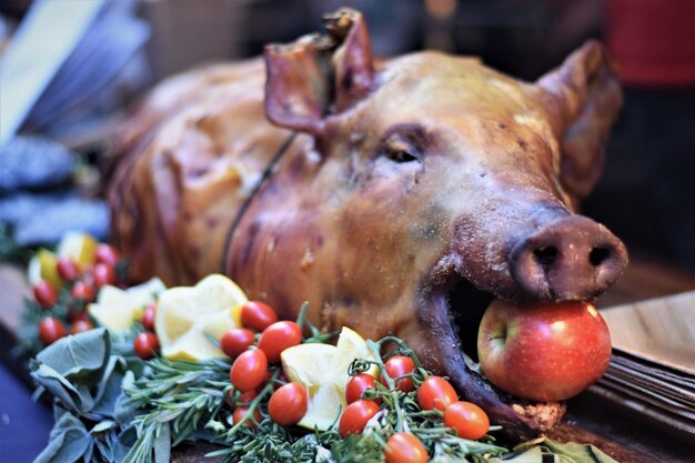 Foto porchetta di maiale arrosto