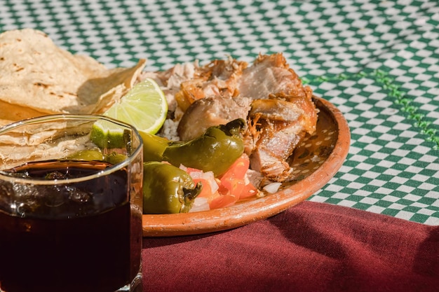 Foto carnitas di maiale in messico fritte nello strutto