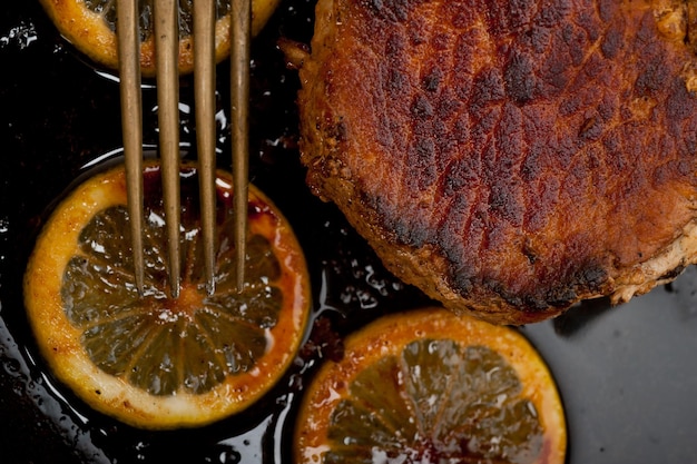 Photo pork chop seared on iron skillet