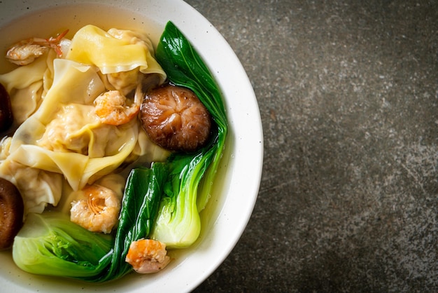 Pork dumpling soup with shrimps and vegetable