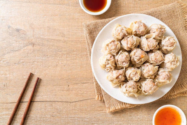 Pork dumplings with sauce