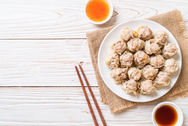 Pork dumplings with sauce