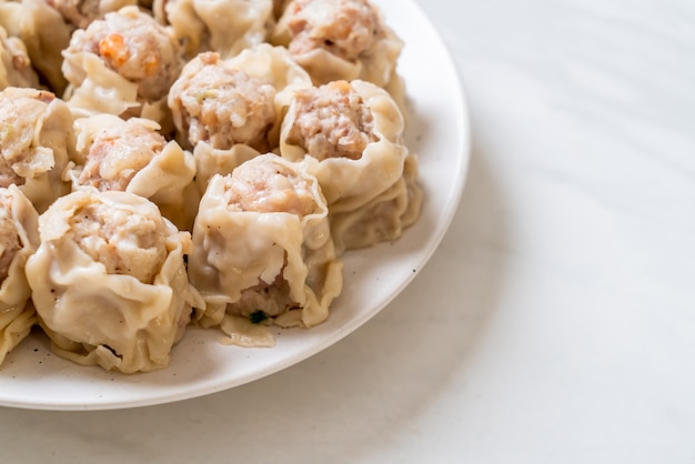 Pork dumplings with sauce