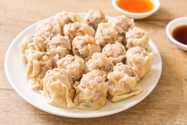 Pork dumplings with sauce