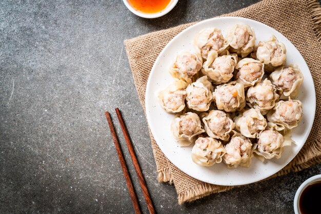 Pork dumplings with sauce